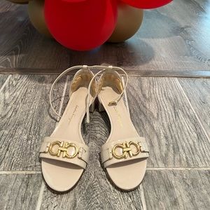 Salvatore FERRAGAMO Gancini Como Sandals size 5